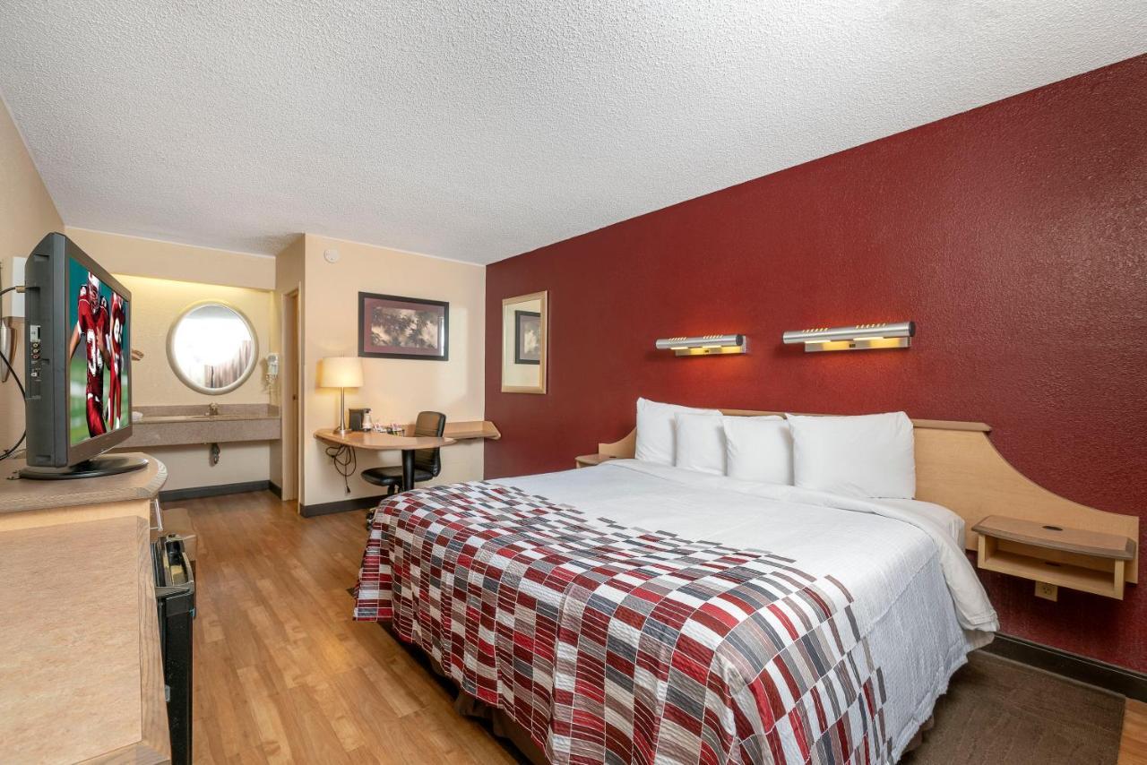 Red Roof Inn Detroit - Roseville St Clair Shores Exteriör bild