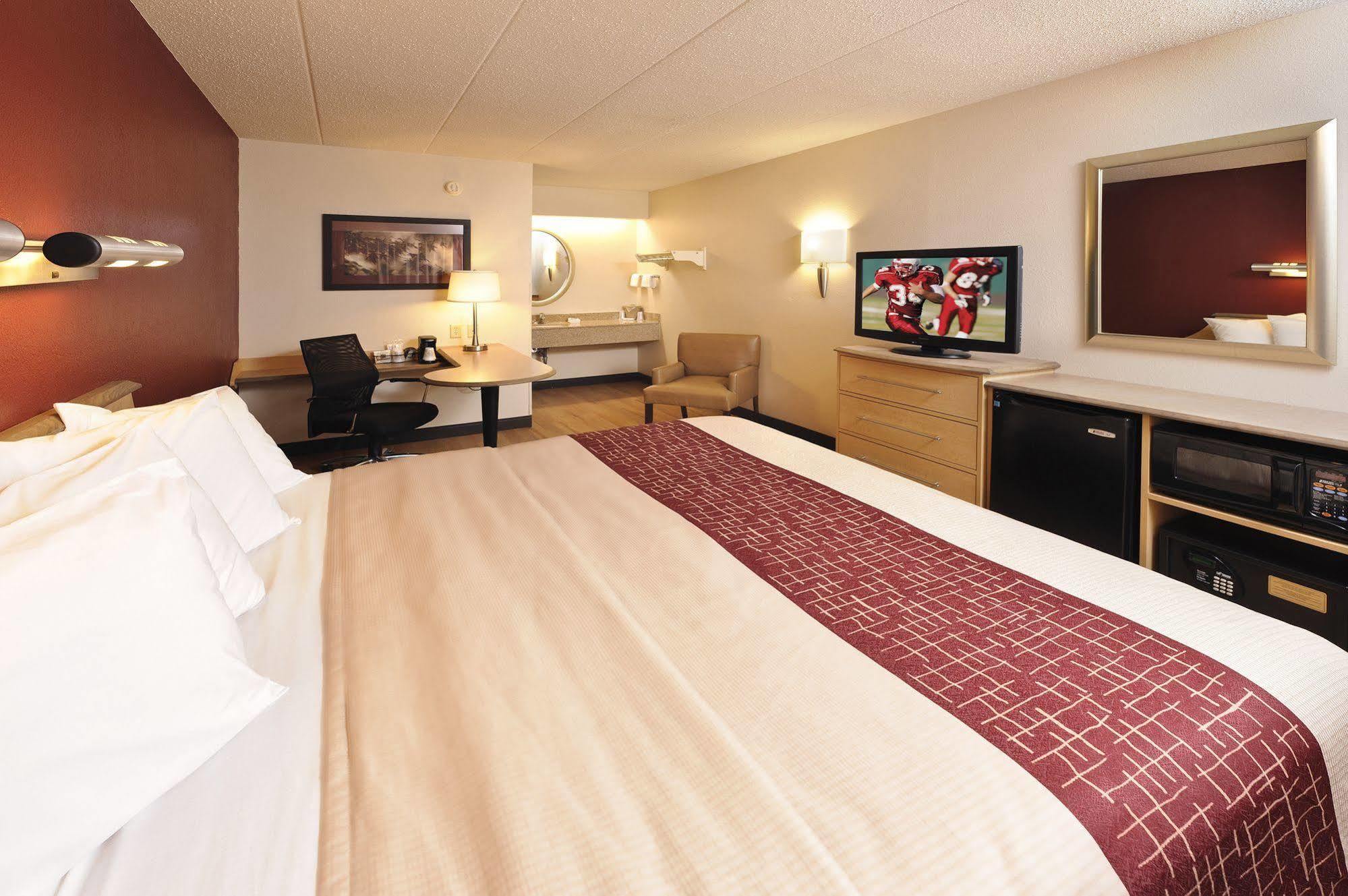 Red Roof Inn Detroit - Roseville St Clair Shores Exteriör bild